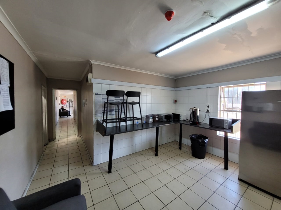 To Let commercial Property for Rent in Killarney Gardens Western Cape